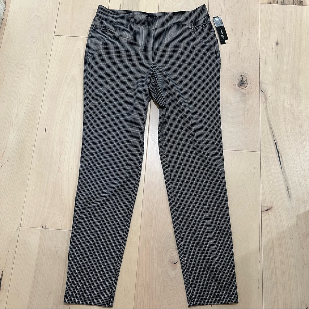NWT SOHO Apparel LTD Women's Pull-On Skinny Pants - White/Black Size (Large)
